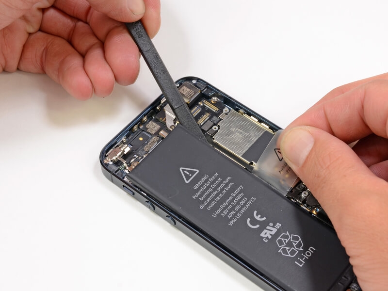  Замена батареи на iPhone 5 и его модификаций