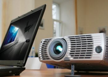 Подключение проектора к компьютеру или ноутбуку