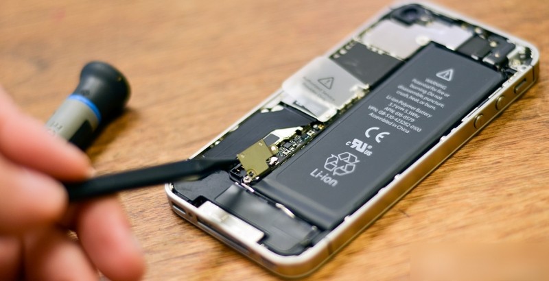  Правильная замена аккумулятора на iPhone 4/4S
