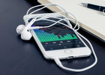 Загрузка и удаление музыки на iPhone