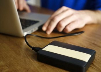 Долговременное хранение информации в компьютере и на внешних устройствах